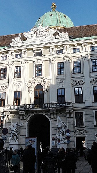 DSC01086 01.JPG - Platz "In der Burg"